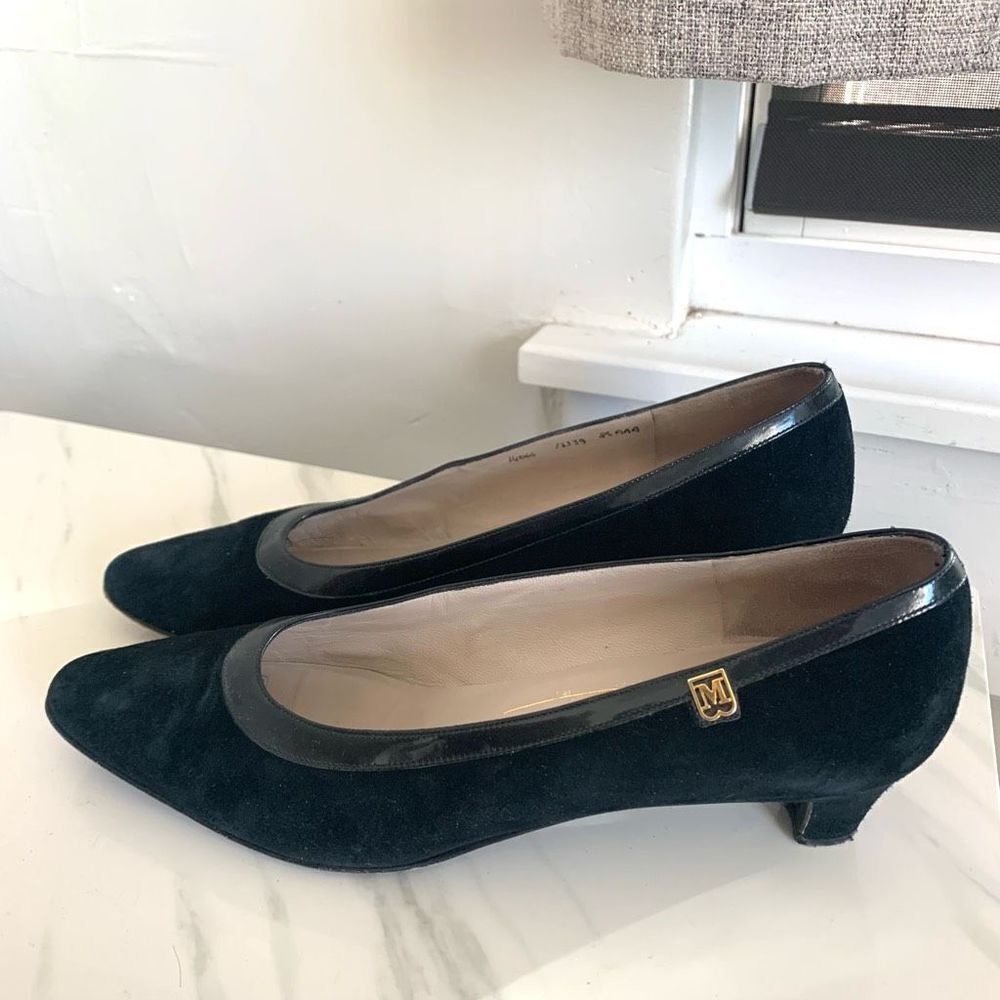 BRUNO MAGLI black suede low heels sz 8 womens